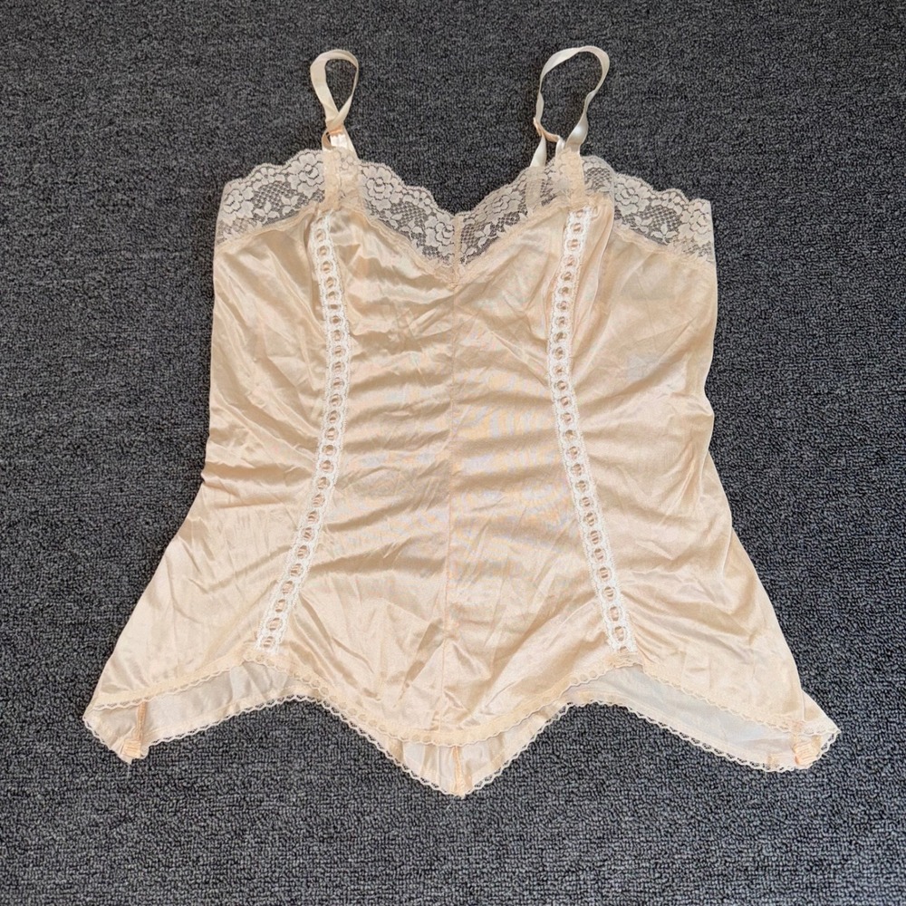 Lady Cameo Dallas Vintage Lace Trim Camisole Top Peach Handkerchief Hem Medium